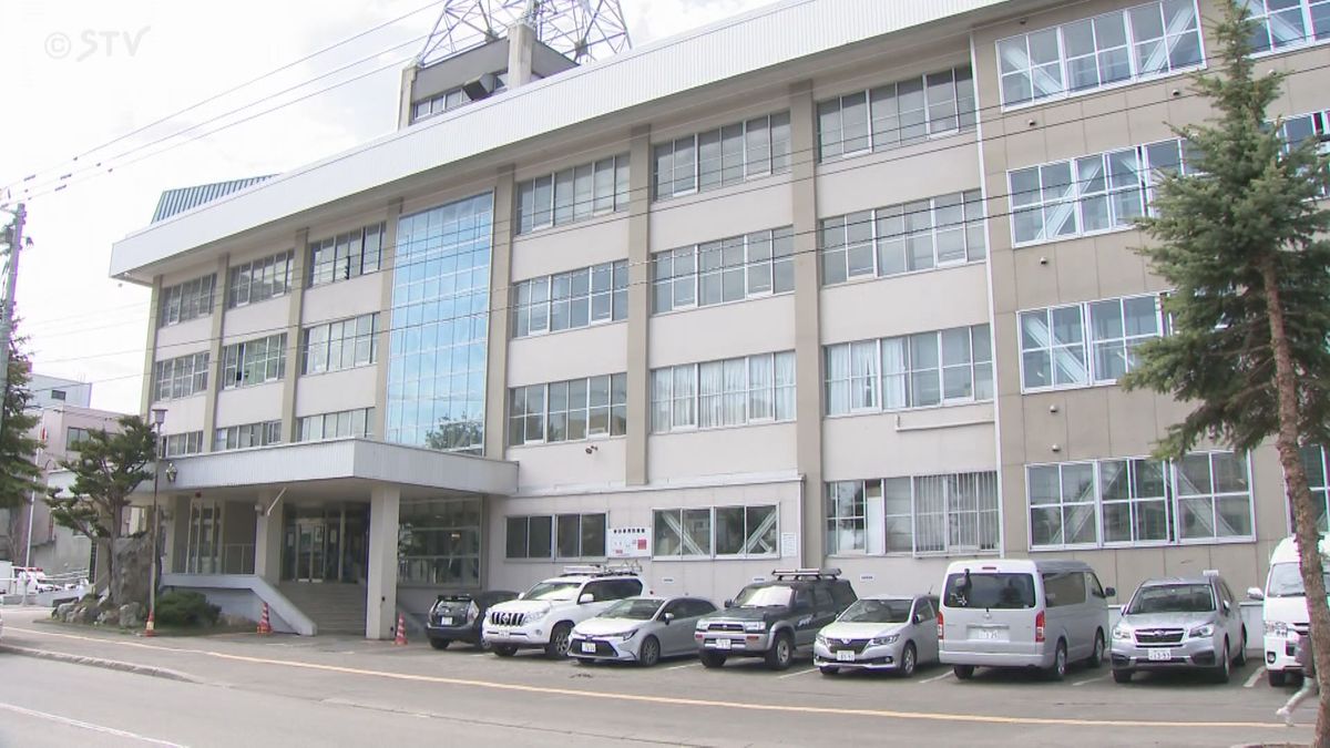 元交際相手の１０代女性をソファごとひっくり返す 同居の男（４１）を逮捕　北海道旭川市
